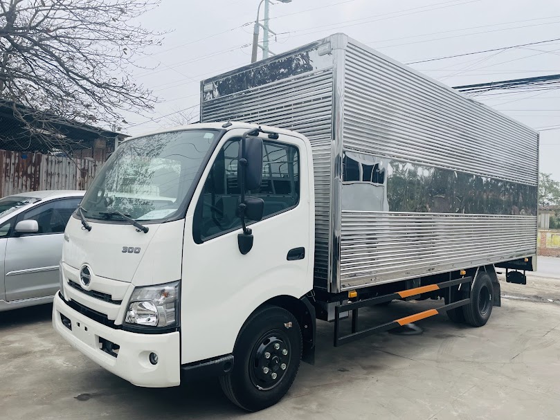 XE HINO 5 TẤN THÙNG KÍN